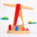Montessori wooden balance scale toy for kids early math learning and color recognition. - Default