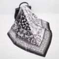 Foulard carré en soie à motif cachemire noir et blanc classique pour femme, élégant 90 cm. - D9017-Noir