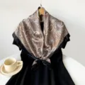 Élégant foulard carré en soie à imprimé paisley pour femme, accessoire vintage classique 90cm. - D9430 Kaki