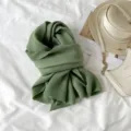 Effen geplooide sjaal, elegante lange wintersjaal met kasjmir gevoel en warme halsdoek. - Bonengroen
