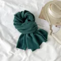 Donkergroene effen geplooide sjaal, lange wintersjaal met kasjmiergevoel en gezellige halsdoek. - Bosgroen