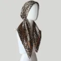 Leopard Muster Satin Kopftuch Damen Mode Turban Sonnenschutz Seidenschal Kappe stilvoll - Hellkaffee