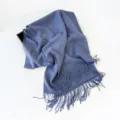 Sciarpa invernale spessa e calda con frange tinta unita, scialle morbido blu polvere. - Blu Denim