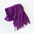 Sciarpa con frange tinta unita viola, scialle lungo caldo e spesso accogliente per autunno. - Viola