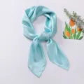 Foulard quadrato in seta raso azzurro chiaro elegante fazzoletto collo capelli donna accessorio. - Celeste