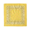 Detailansicht des gelben Baumwoll-Paisley-Bandanas mit klarem traditionellem Muster. - Gelb