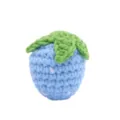 Handgemaakte gehaakte blauwe aardbei bedel schattig gebreid fruit voor tas decor of boeket accessoire - Aardbei met aardbeikorrels nr. 54 waterblauw