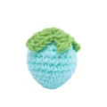 Handgemaakte gehaakte blauwe aardbei hanger schattig garen gebreid boeket accessoire - Aardbei met aardbeikorrels nr. 05 cyaan