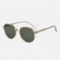 Stijlvolle ronde zonnebril met transparant montuur en groene glazen voor dagelijkse UV-bescherming. - C5 Champagne Frame G15 Groene Lens