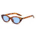 Schicke Retro Katzenaugen Sonnenbrille mit Schildpattgestell und auffälligen blauen Gläsern. - C12 Schildpatt Rahmen Blaue Linse