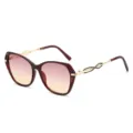 Modische Oversized Sonnenbrille mit Farbverlauf und eleganten hohlen Metallbuegeln. - Dunkelbrauner Rahmen Lila-Rosa Verlaufsgläser