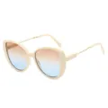 Modische Katzenauge Sonnenbrille mit Farbverlauf Gläsern und schicken Cremefarbenen Gestellen. - Beigefarbener Rahmen Braun Blaue Linsen