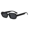 Schicke Damen kleine quadratische Sonnenbrille mit modischem Stern Metall Dekor UV Schutz. - Glänzender schwarzer Rahmen Graue Linse (C1)