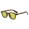 Retro-Sonnenbrille mit Muster, grünen Gläsern und goldenen Bügeldetails für Damen und Herren. - Schildpatt Tee Rahmen Grüne Gläser