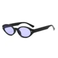 Y2K Retro-Ovale Sonnenbrille mit schwarzem Gestell und lila Gläsern mit Stern-Nieten. - C10 Glänzend Schwarz Rahmen Hellviolette Gläser