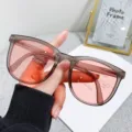 Stilvolle faltbare quadratische Sonnenbrille grauer transparenter Rahmen rosa Gläser UV - Reguläres Brillenglas (Ohne Etui) / Hellgrau Rosa