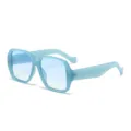Occhiali da sole quadrati oversize con montatura trasparente azzurro chiaro e lenti sfumate. - Cerniere metalliche / C5 Montatura Blu Lenti Sfumate Blu