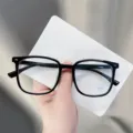 Stilvolle schwarze Blaulichtfilter Brille mit dickem Rahmen, Retro klare Optik Brille. - Blaulichtschutz (ohne Stärke) / Hellschwarz