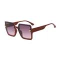 Occhiali da sole quadrati oversize da donna con lenti sfumate e decorazione a trifoglio. - Montura Rosso Vino Lente Viola Sfumato