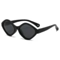 Schwarze Kinder Sonnenbrille mit Diamant Design, UV Schutz Brille fuer Jungen und Maedchen. - Schwarzer Rahmen Schwarzes Bein