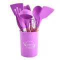 Set di utensili da cucina in silicone con manici in legno e comodo supporto incluso. - Viola