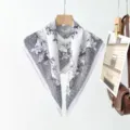 Foulard quadrato in seta con stampa floreale da donna, sciarpa vintage e accessorio per borsa. - Stile 1202