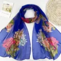 Écharpe longue en georgette à fleurs bleues avec imprimé pivoine, légère et élégante. - Bleu
