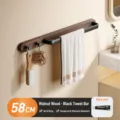 Toallero de pared de madera maciza de nogal con barra metálica negra, estante de baño sin taladrar. - 58cm / Color Nogal