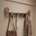 Moderne wandmontierte Garderobe Türhaken Holz Aluminium Aufbewahrung Organizer 39cm - Quadratischer Reihenhaken 4 Haken / Gunmetal Grau
