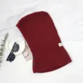 Donna inverno calda passamontagna lavorato a maglia con cappuccio e sciarpa rosso scuro - Berretto in maglia grossa con coulisse e bottone, rosso angora