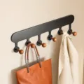 Schwarze Metall Garderobe mit Holzhaken, 45cm wandmontierter Hut und Tasche Halter Variante. - Schwarz