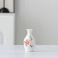 Kleine weiße Keramikvase mit rosa Blumen-Dekor, elegante Tischdeko Heim-Accessoire SKU. - 7A