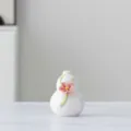 Kleine Keramik-Kürbisvase, weißes handgefertigtes rosa Blumendesign, elegante Wohndeko. - 13B