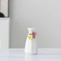 Miniatur weiße Keramikvase mit handgefertigten Blumen für stilvolle Tischdekoration - 30