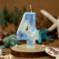 Blau glitzernde Nummer 4 Geburtstagskerze mit Perlen und Muscheldekor für Kuchen Party. - Zahl 4 / Verlauf Blau