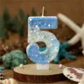 Farbverlauf blaue Nummer 5 Geburtstagskerze mit Muschel Perle Glitzer, perfekte Kuchendekoration. - Zahl 5 / Verlauf Blau