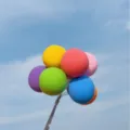 Variante de adorno de pastel de globo colorido, decoración de fiesta de espuma multicolor. - Multicolor Profundo