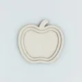 Vue détaillée d'une pièce en bois en forme de pomme pour projets DIY et loisirs créatifs. - Pomme 8,2*8,5 cm