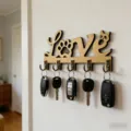 Holz Schlüsselbrett für Wand, süßes Katzen Design mit 5 Metallhaken, Flur Deko. - Gold Liebe