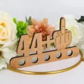 Letrero de madera para regalo de cumpleaños 44 con diseño gracioso para fiesta. - Hombres de 45 años