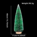 Dettaglio del mini albero di Natale in sisal,aghi di pino innevati con base in legno,40cm. - 40CM / Verde erba