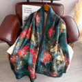 Elegante sciarpa lunga in seta da donna, elegante scialle retro di protezione solare. - Gru in volo tra i fiori