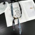 Vintage blauw ruitjes lint ketting met houten kralen, chic nekdas mode-accessoire. - Blauw-bruin Geruit