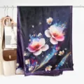 Sciarpa di seta da donna vintage con stampa floreale scura, elegante variante con orlo. - modello 3