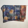 Grande foulard quadrato con stampa di loto in stile cinese, elegante sciarpa di seta. - Tessuto double face - A12