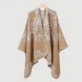 Cape en tricot de style ethnique pour femme, châle chaud à motifs pour l'hiver et voyage. - Écharpe fendue / Chameau