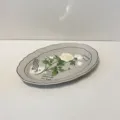 Assiette plate ovale en céramique vintage avec motif floral de rose et bord ondulé. - Message de fleur - Plat à poisson plat de 12 pouces à bord irrégulier