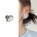 Silberne Puffer-Herz-Ohrstecker, minimalistischer schicker Metall-Liebes-Ohrschmuck für Damen. - Silber (A1504-04A)