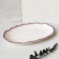 Plato ovalado de cerámica con relieve vintage y borde degradado morado para mesa elegante. - Plato para pescado de 12 pulgadas "Peonía púrpura"