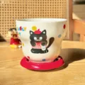 Ensemble tasse gourde et soucoupe ronde en céramique rouge 4 pouces avec motif de chat noir. - Tasse calebasse 4 pouces et coupelle à bord rond 4 pouces - Rouge - Chat mignon - 1 pièce
